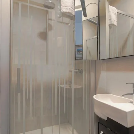 Apartment Spacieux Et 100m2 A 4 Min De Tete D'or Lyon