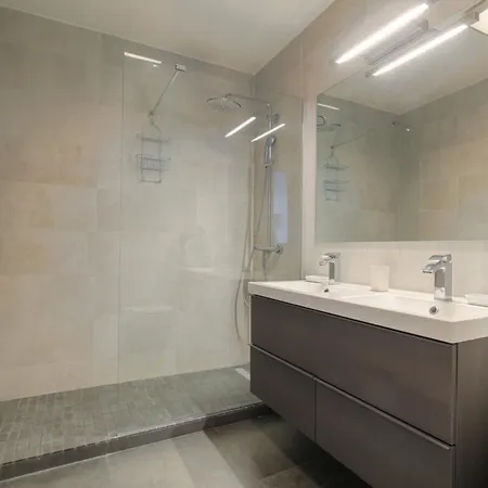Apartment Spacieux Et 100m2 A 4 Min De Tete D'or *
