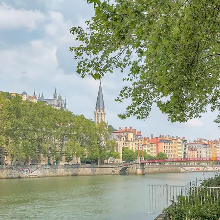 Apartment Spacieux Et 100m2 A 4 Min De Tete D'or *